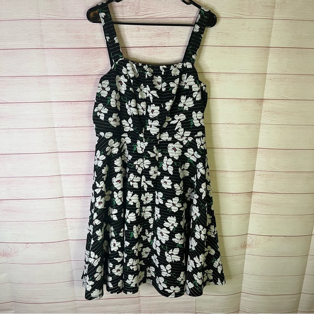 Torrid Black White Green Floral Print‎ Textured Skater Dress Size 12